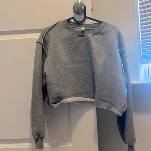 Cropped grey sweatshirt
